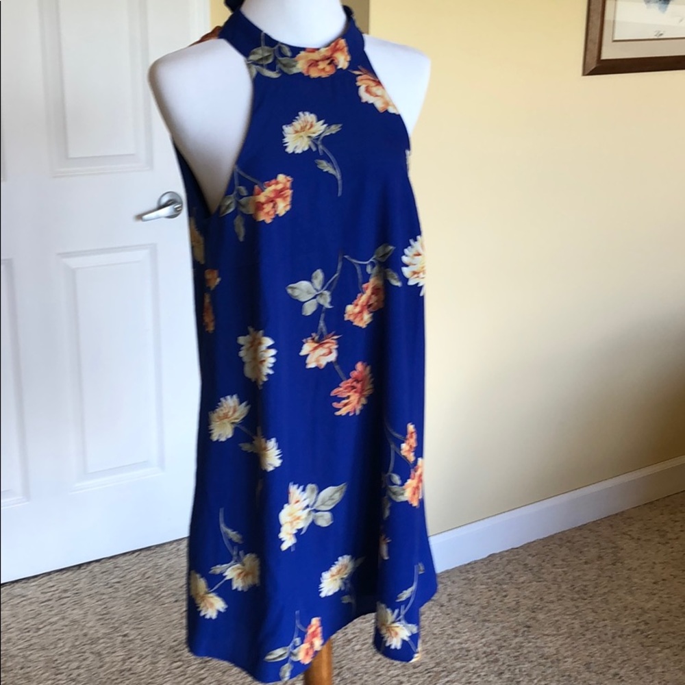 Lulu’s blue floral dress